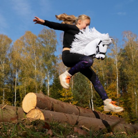 Biały konik hobby horse duży A3 kantar wodze HH Skippi