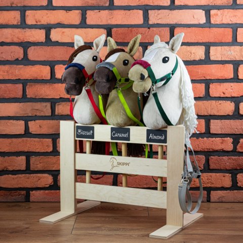 Konik na kiju z kantarem - Hobby Horse Skippi - Almond - A3 - prezent Skippi