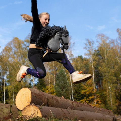 Zestaw Skippi - Hobby Horse Szary - Derka i nauszniki - fuksja i granat Skippi