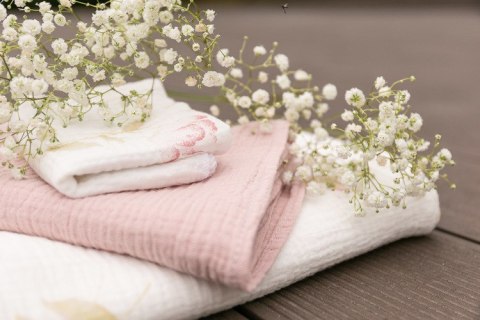 PIELUCHA MUŚLIN KRESZOWANY 60X75 2-PACK FLOWERS PINK